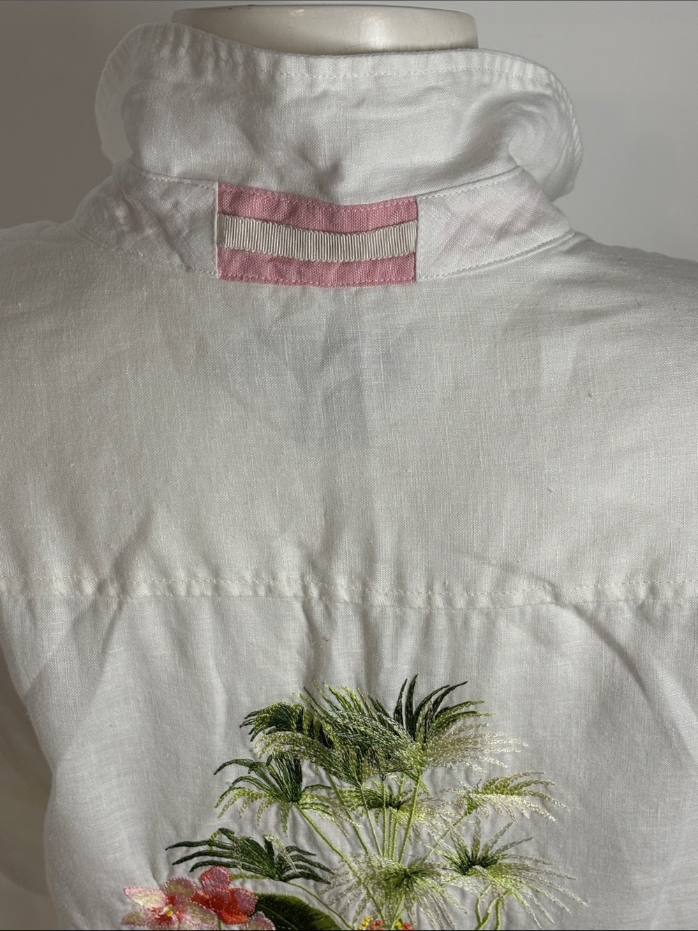 Tommy Bahama women’s White 100% Linen Colorful Floral Accent Button-Up Shirt S/P - Picture 4 of 14